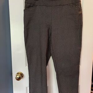 3/$12

Croft & Barrow Navy patterned cropped Straight Leg Pants. Buy 3/$12